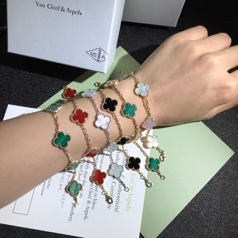 جودة أساور ذهبية عتيقة من الذهب عيار 18 قيراط من Van Cleef & Arpels مصنع