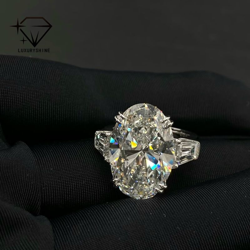 جودة خاتم سوليتير من الذهب الصلب عيار 18 قيراطًا مرصع بماسة صناعية بيضاوية الشكل من Luxuryshine بقطع VVS/VS بوزن 10 قيراط مع شهادة IGI للمجوهرات المخصصة مصنع