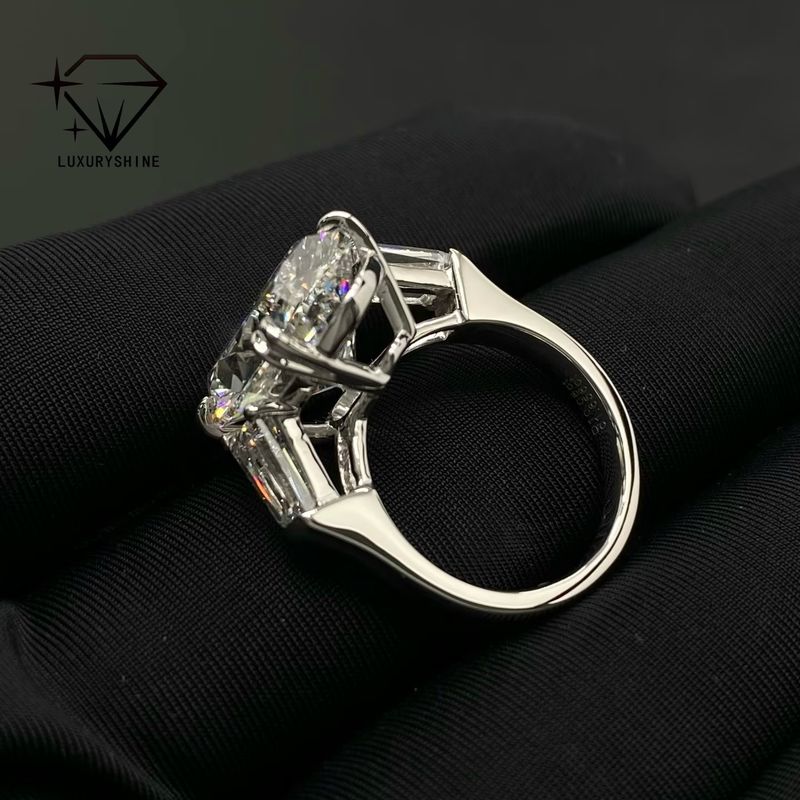 جودة خاتم سوليتير من الذهب الصلب عيار 18 قيراطًا مرصع بماسة صناعية بيضاوية الشكل من Luxuryshine بقطع VVS/VS بوزن 10 قيراط مع شهادة IGI للمجوهرات المخصصة مصنع