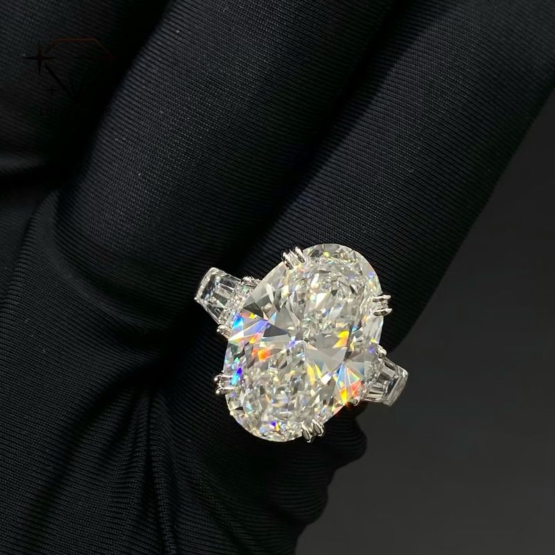 جودة خاتم سوليتير من الذهب الصلب عيار 18 قيراطًا مرصع بماسة صناعية بيضاوية الشكل من Luxuryshine بقطع VVS/VS بوزن 10 قيراط مع شهادة IGI للمجوهرات المخصصة مصنع