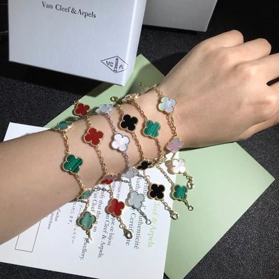 جودة أساور ذهبية عتيقة من الذهب عيار 18 قيراط من Van Cleef & Arpels مصنع