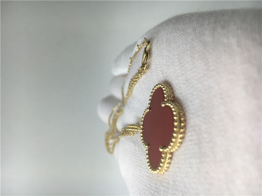 جودة عقد LongVan Cleef Arpels من الذهب عيار 18 قيراط على شكل زهرة حمراء بدون ماسة مصنع