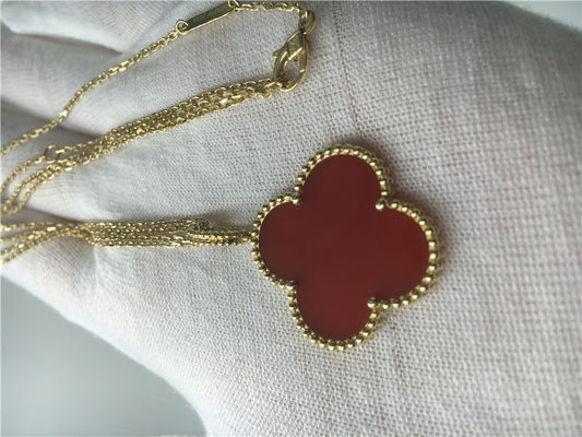 جودة عقد LongVan Cleef Arpels من الذهب عيار 18 قيراط على شكل زهرة حمراء بدون ماسة مصنع
