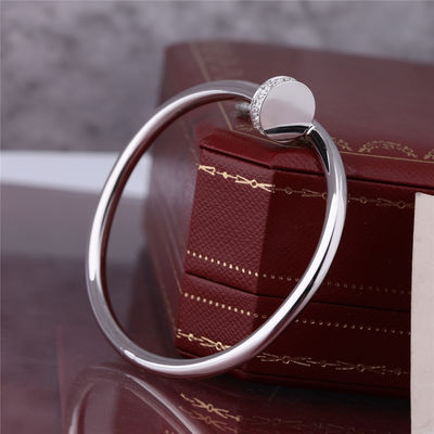 جودة JUSTE UN CLOU BRACELET في سوار أظافر من الذهب الأبيض عيار 18 قيراطًا مع الماس في الأعلى والطرف مصنع
